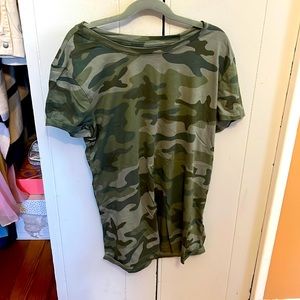 Cute Green Camo T-shirt 💚ᰔᩚ
